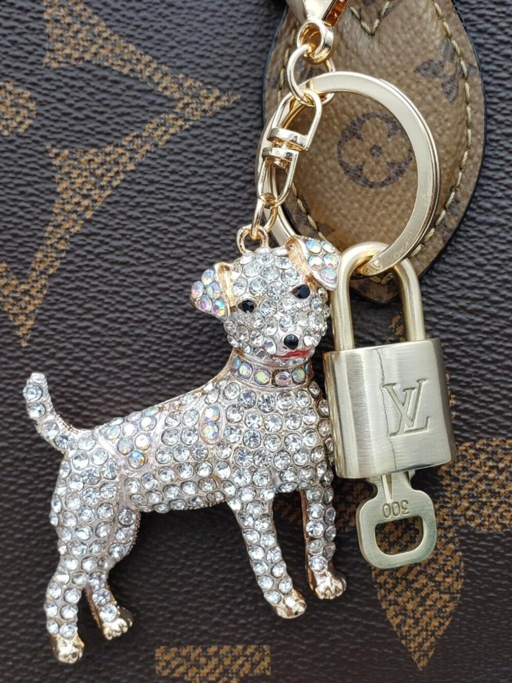 Louis Vuitton Gold Lock 🔑 Authentic LV Padlock + Unbranded Dog Bag Charm - Picture 2 of 10